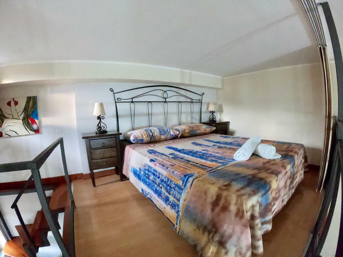 Di Sarno’s Guest House Appartamento Napoli Esterno foto